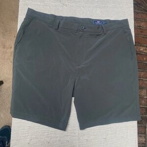 Vineyard Vines- Men’s Gray Shorts